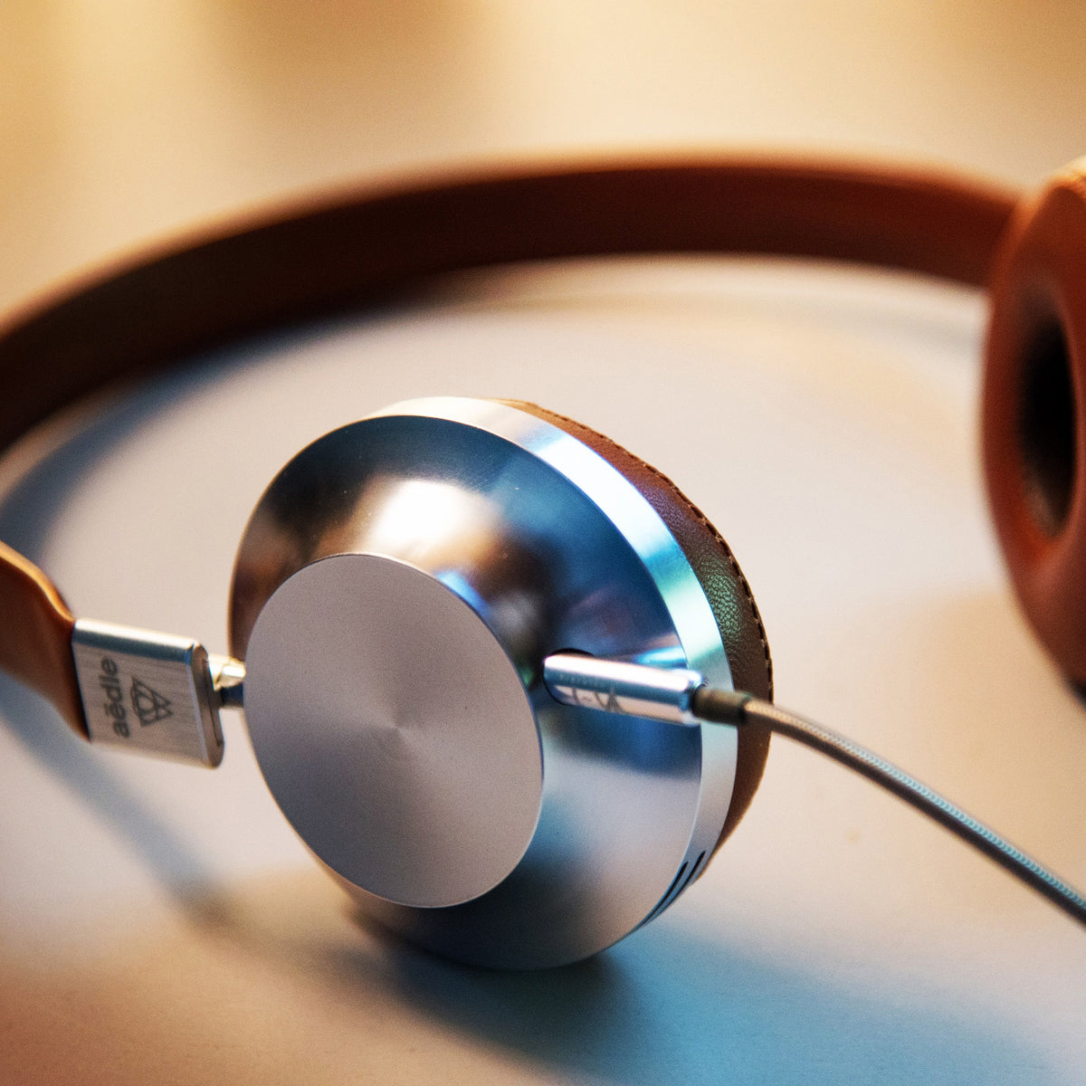 Transverse Headphones